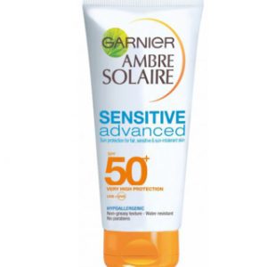 کرم ضد آفتاب بی رنگ گارنیر با SPF50 مناسب پوست حساس حجم 50 میلی لیتر
